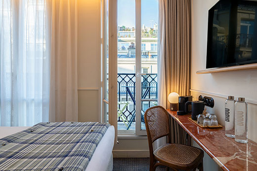Very Bonne Chambre with balcony DADOU, hotel Paris 17