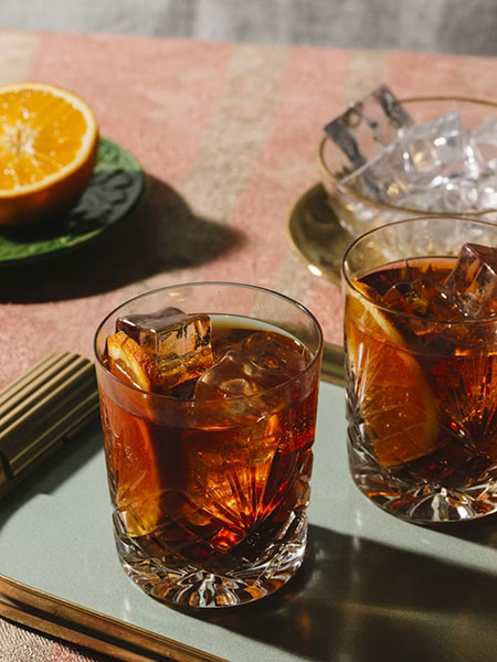 Bar of the Hôbou hotel in Boulogne-Billancourt